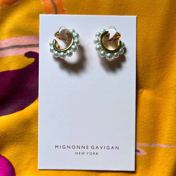 EUC Mignonne Gavigan Wynnie Pearl Hoop Earrings - Picture 1 of 4